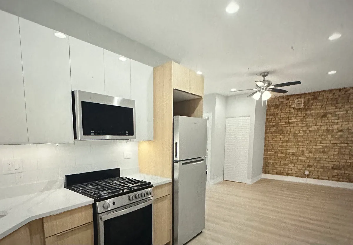 Building Photo - 1651 W Jonquil Ter #12