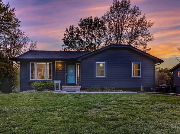 2905 SE 3rd St, Blue Springs, MO 64014