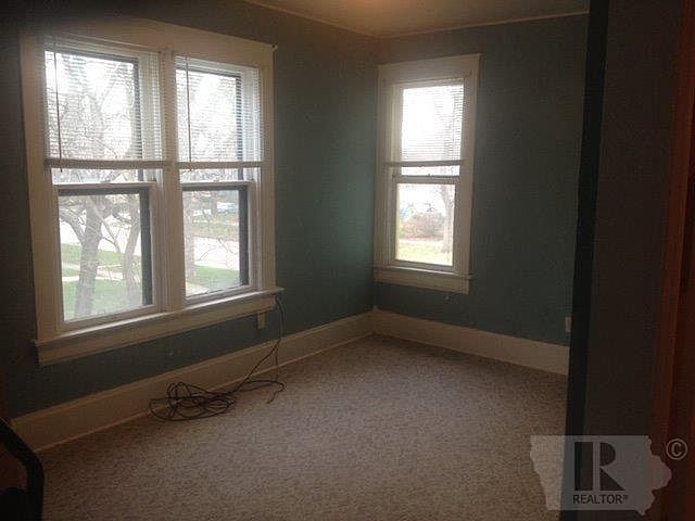 2nd image of 505 W Broadway Ave