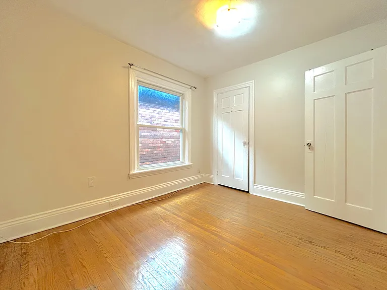 14 New St #2 — Photo 11