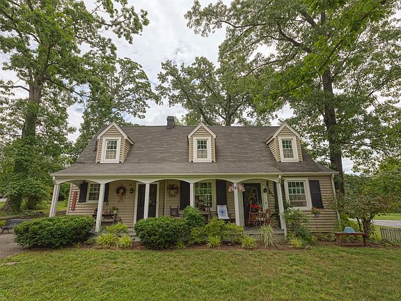 2nd image of 1141 Forest Lawn Dr