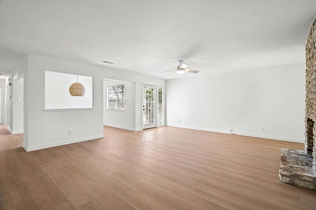 Building Photo - 11131 Henge Dr