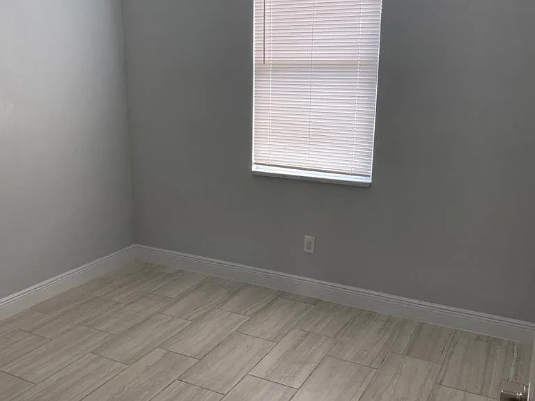 657 Yak Ct — Photo 11
