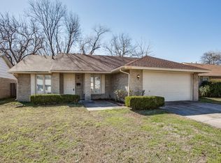 405 W Grenoble Dr, Grand Prairie, TX 75052