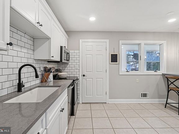 5th image of 6 Rydal Dr