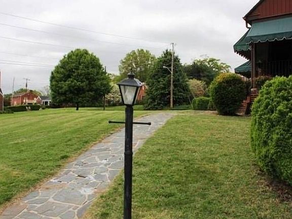 FRONT WALKWAY