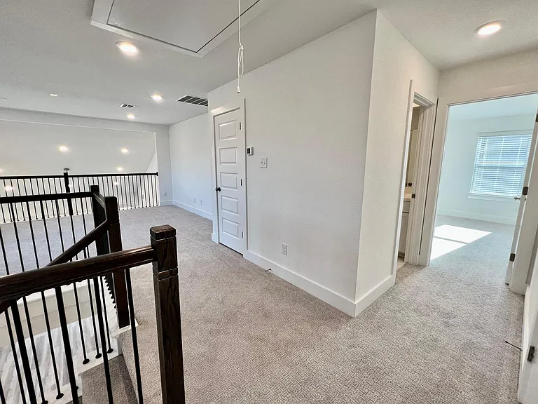 120 Green Knoll Ln — Photo 42