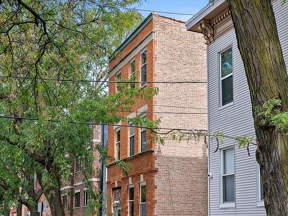 2nd image of 925 S Aberdeen St #3