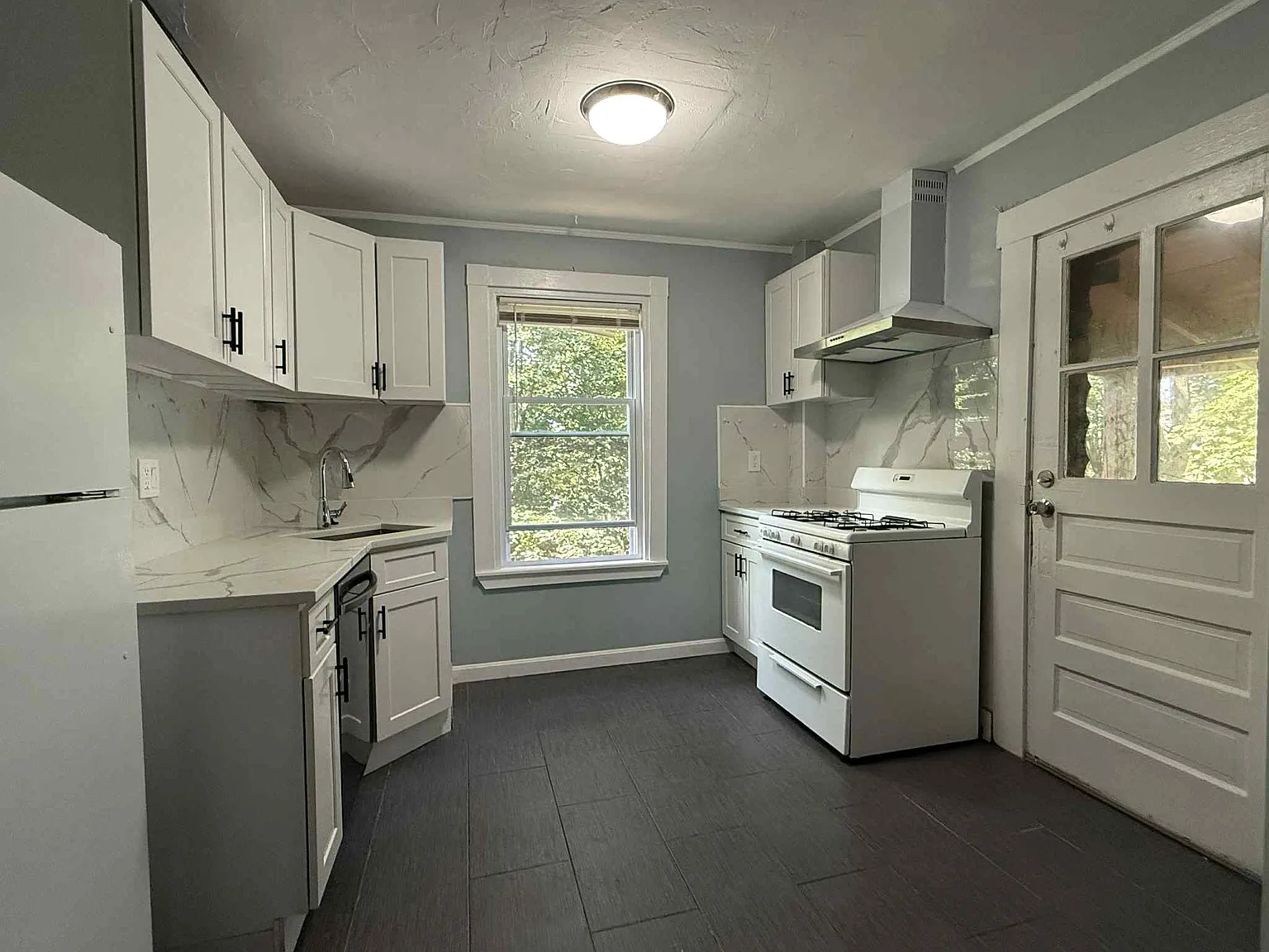5 bed, $4,450 — Photo 3