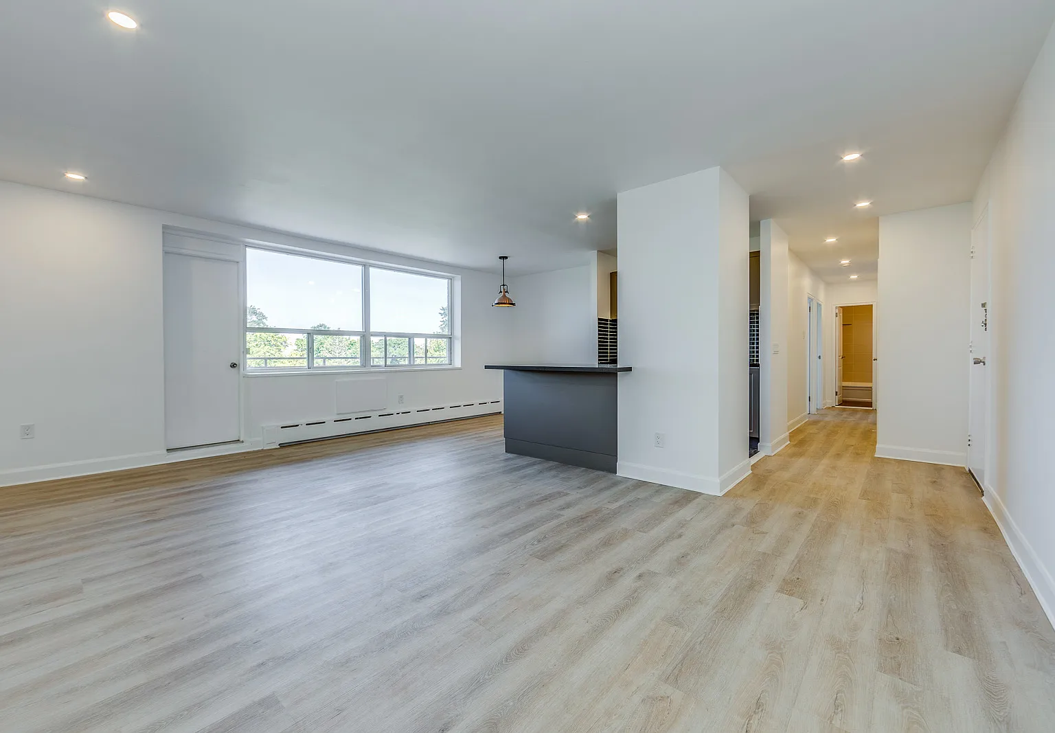10 Elvaston Drive Toronto — Photo 3