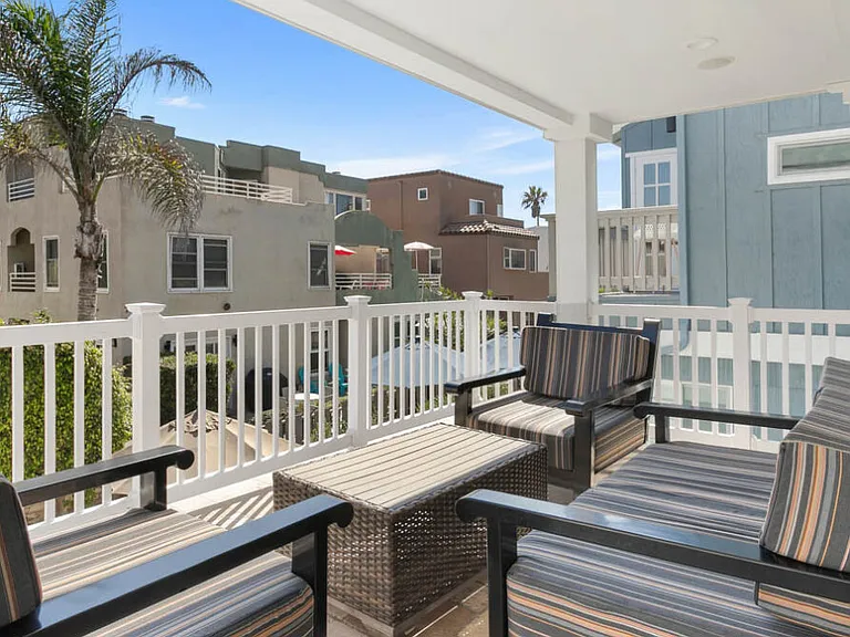 726-728 Coronado Ct — Photo 12