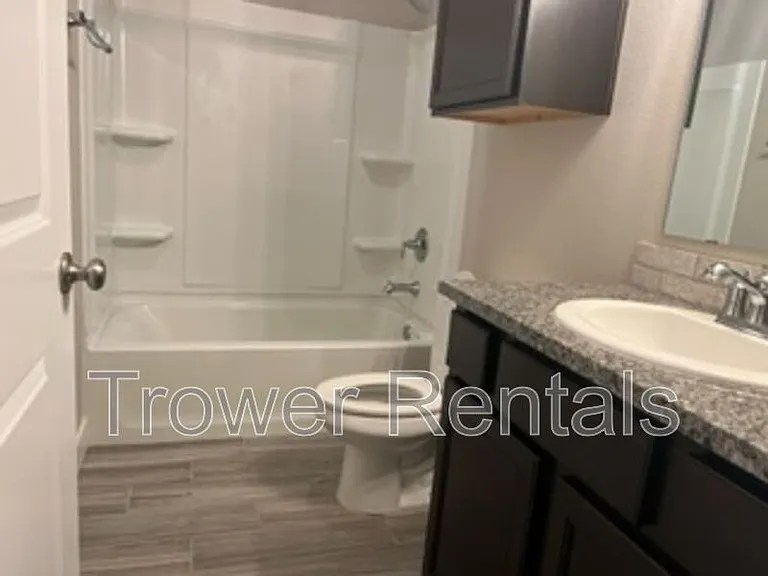 1226 E 92nd St — Photo 9