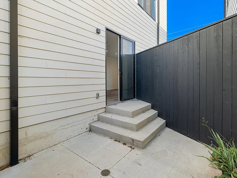 415 Old Coast Hwy #C — Photo 31