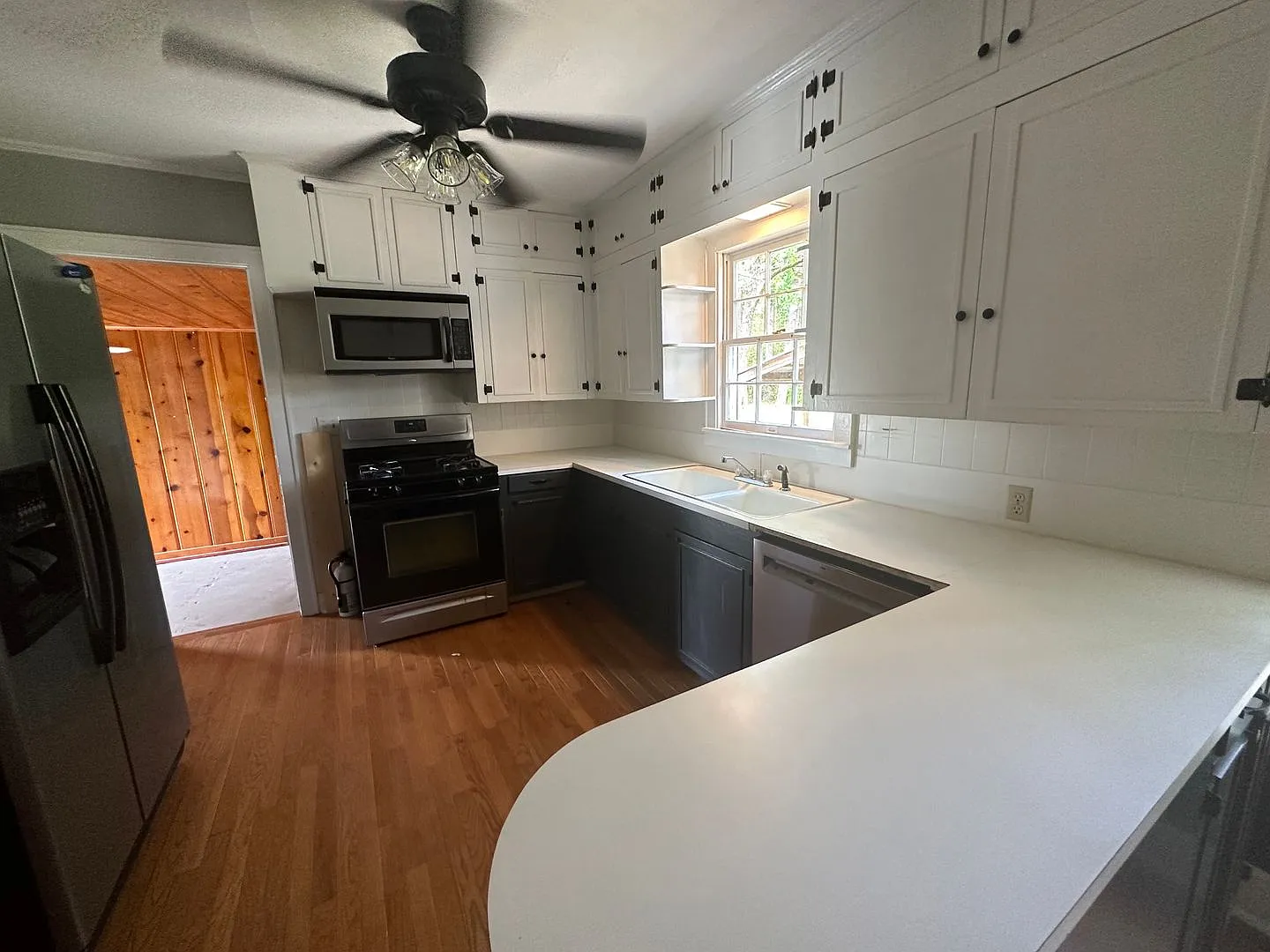 Gorgeous 3 Bedroom home on 5 Acres! — Photo 4