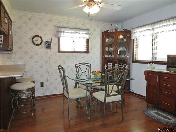 4th image of 4890 Southfield St