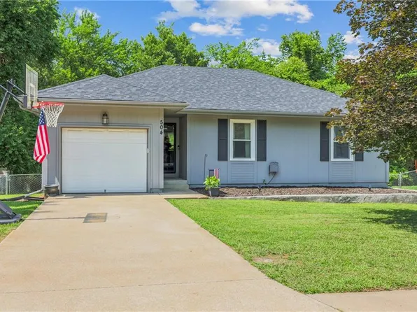 504 SE 21st St, Oak Grove, MO 64075
