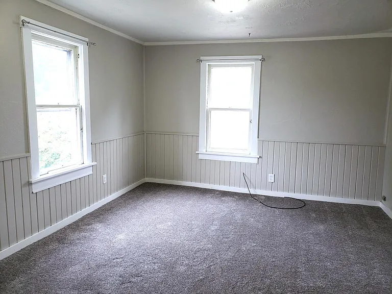 932 S Van Buren St #UPSTAIRS — Photo 8