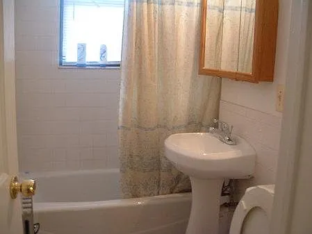 3 bed, 2.0 bath, $2,950 — Photo 2