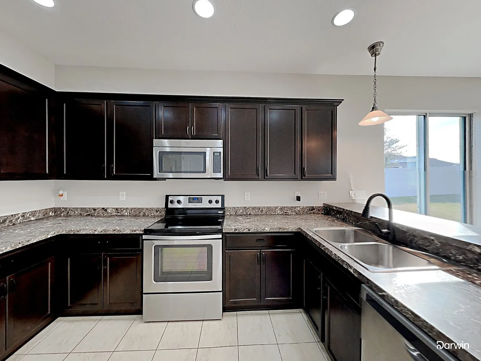 3 bed, 2.0 bath, 1612 sqft, $2,160 — Photo 3