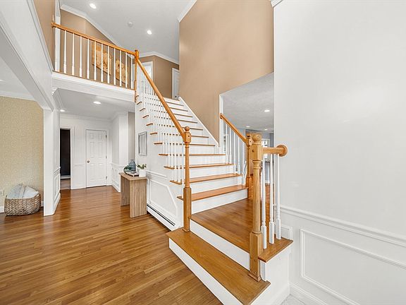 3rd image of 11 Holmes St