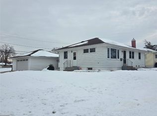 425 28th St NW, Cedar Rapids, IA 52405