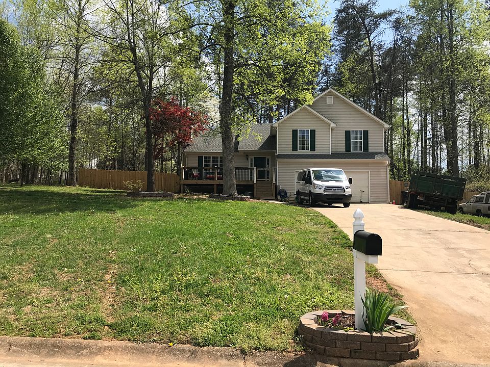 1st image of 210 Depot Dr
