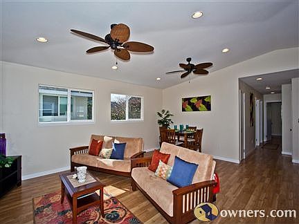 Living room with view to hallway