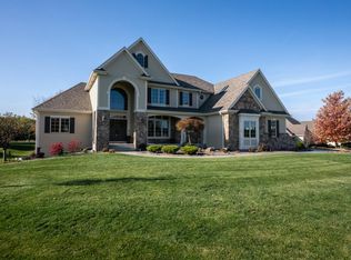 W283N6260 Hibritten Way, Hartland, WI 53029