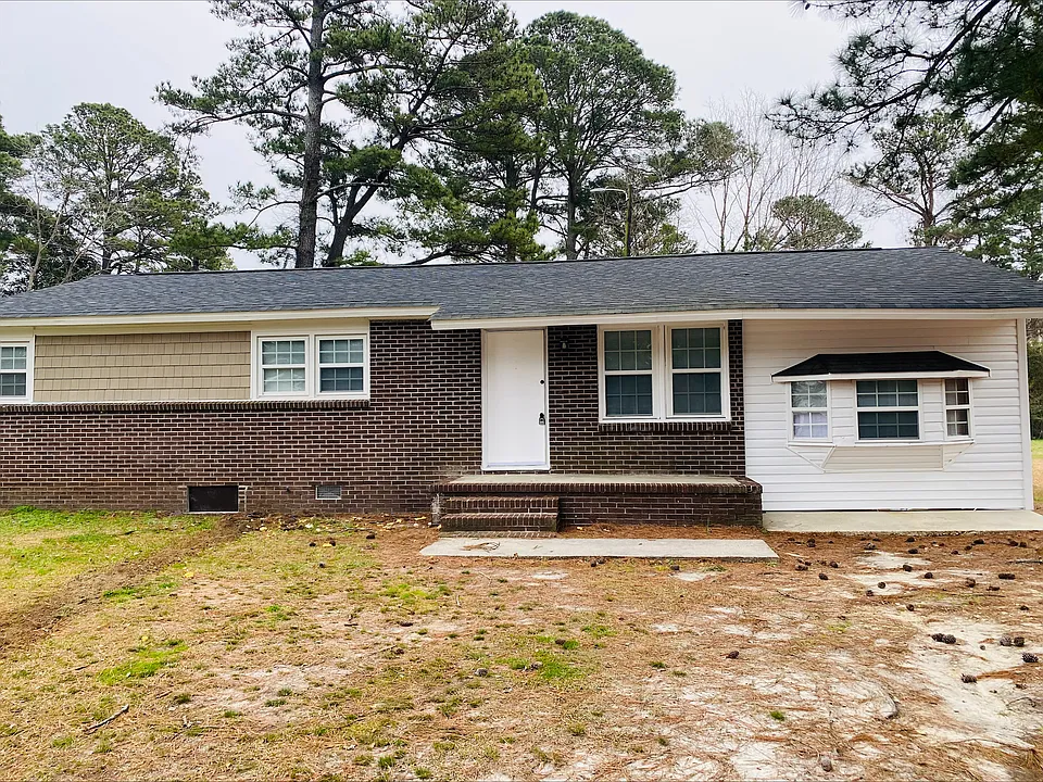 1504 N Rocky Way Dr