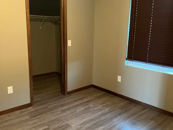 2204 E 34th St, Kearney, NE 68847