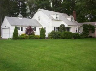 33 Surrey Ln, Colonia, NJ 07067