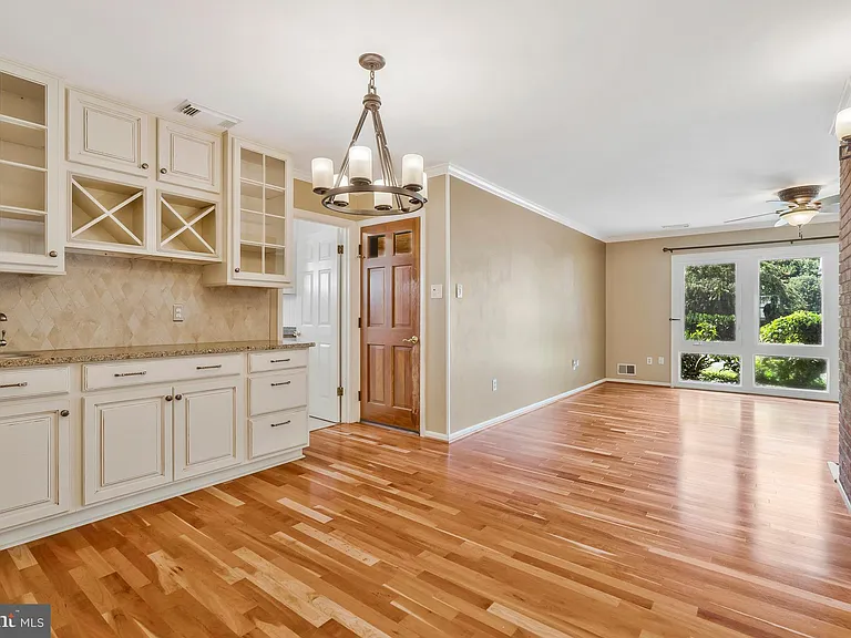 304 Patrick St SW — Photo 30