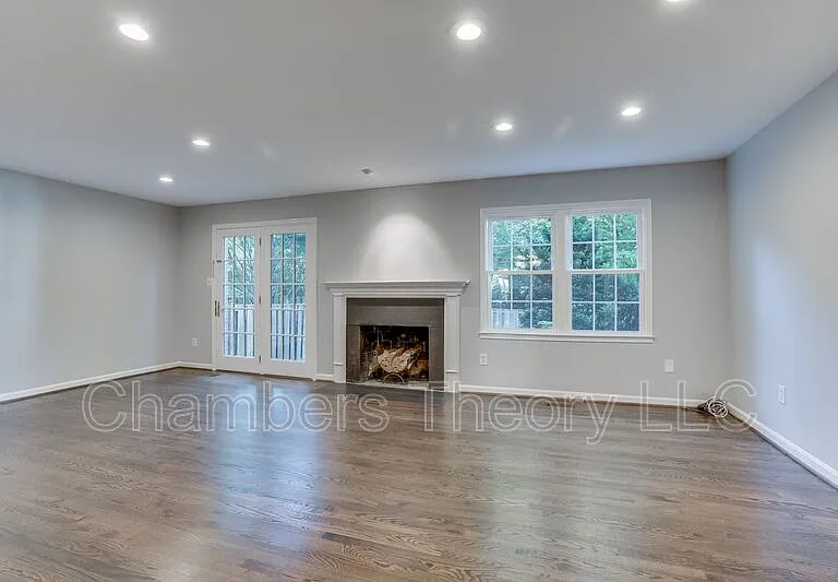 1003 Jennifer Ln — Photo 26