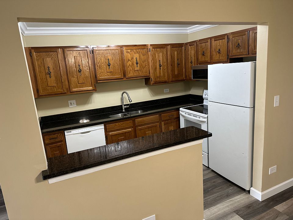 1st image of 1502 Silver Ln #3B