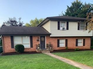1735 N Talbott Pl, Waynesboro, VA 22980