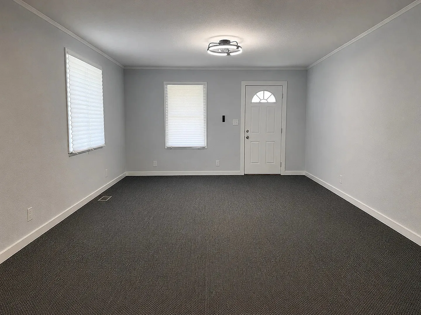 3 bed, 1005 sqft, $1,590 — Photo 2