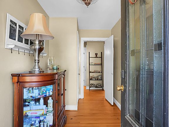 3rd image of 104 Garden Hill Rd