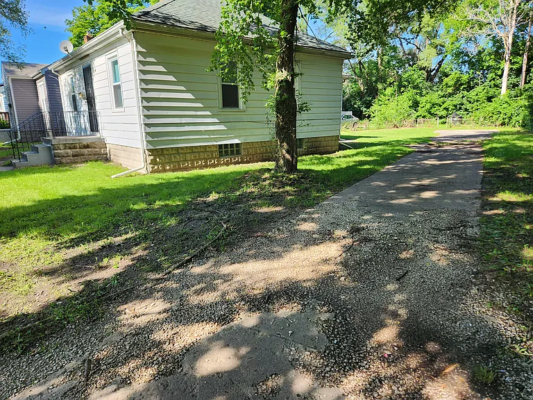 4133 Harrison St — Photo 3
