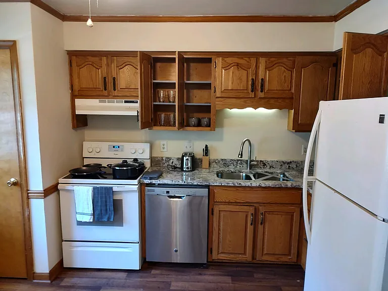 914 Beaglin Park Dr — Photo 3