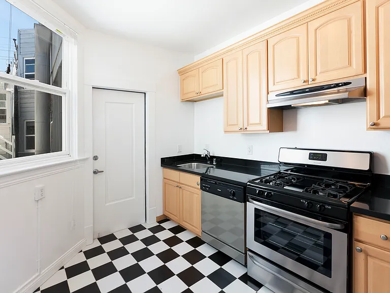 1651 Larkin St #8 — Photo 3