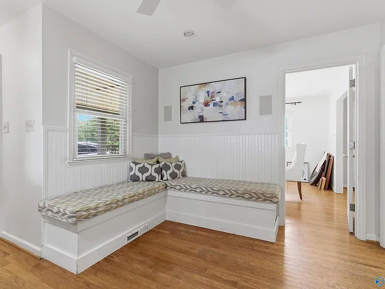 104 Westchester Ave SW — Photo 3