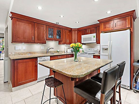 4th image of 3750 Lower Honoapiilani Rd APT 202