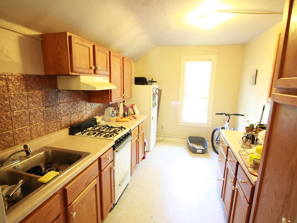 2nd image of 419 Harriet St #3