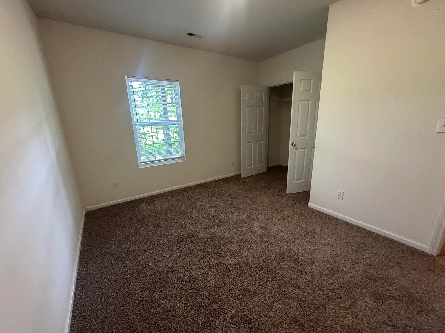 3 bed, 2.0 bath, 1194 sqft, $1,550 — Photo 3