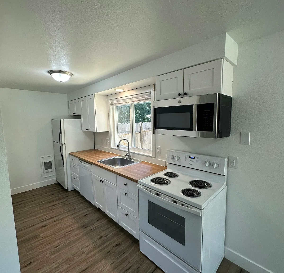 605 Andrew Street, Unit A — Photo 4