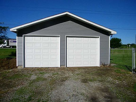 Garage. Detached garage