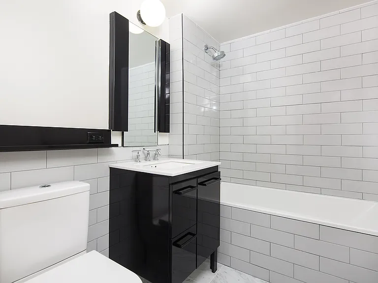 101 E 10th St #4G — Photo 4