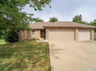 877 E Grouse Rd, Nixa, MO 65714