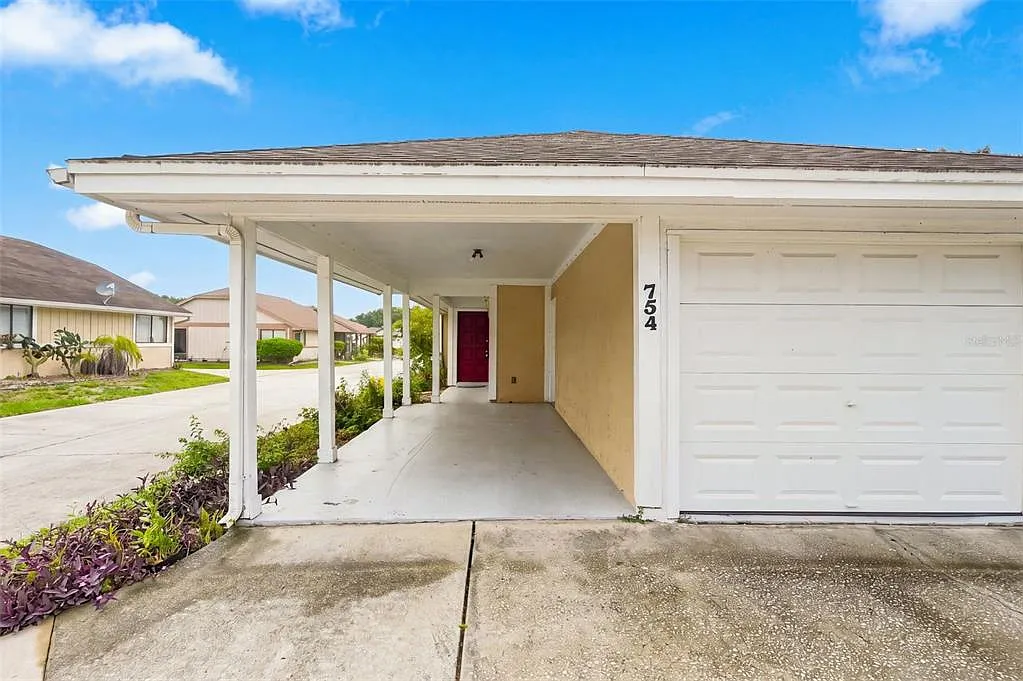 2 bed, 2.0 bath, 1168 sqft, $1,900 — Photo 2
