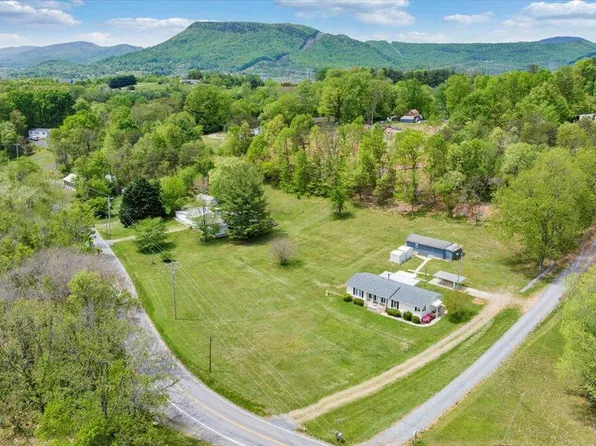 303 Coaling Rd, Troutville, VA 24175